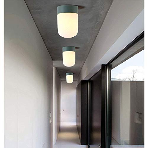 Plafonnier balcon au style scandinave pour une entrée moderne et accueillante
