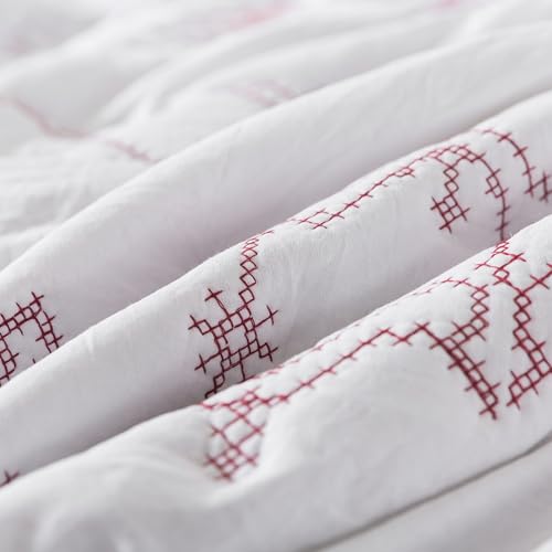 WDCOZY Red Christmas Oversized California King Size Quilt Bedding Sets with Pillow Shams, Cal King Soft Lightweight Bedspread Coverlet, 3 Pieces, 118x106 inches