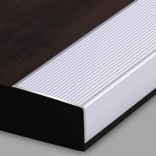 Bordure de transition anti-dérapante pour sécuriser un escalier en carrelage extérieur