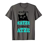 Klassisch geschnitten, doppelt genähter Saum.