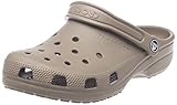Crocs para todos: con un estilo y un color para cada personalidad, estos zuecos clásicos son los Crocs que mujeres y hombres necesitan para iniciar la revolución del confort en todo el mundo.