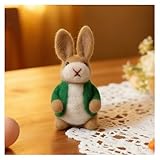 Tenue fantaisiste et design charmant : nos lapins feutrés de 10 cm sont habillés de manteaux colorés qui ajoutent une ravissante touche de couleur et de personnalité. Ce design fantaisiste « lapin dans une veste » crée une esthétique confortable et un livre d'histoires, ce qui en fait une pièce maîtresse pour votre décoration printanière ou votre bureau.