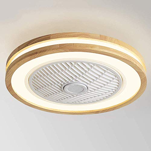 Lustre ventilateur de plafond en bois pour un salon frais et lumineux en été