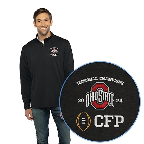 Homem vestindo blusa preta Vantage Apparel com zíper 1/4 e detalhe em destaque do bordado comemorativo Ohio State 2024 CFP National Champions