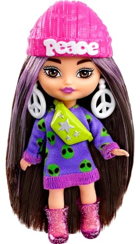 Barbie Extra Mini Minis Vestido Aliens Muñeca pequeña con Conjunto de Moda, Juguete +3 años (Mattel HLN46)