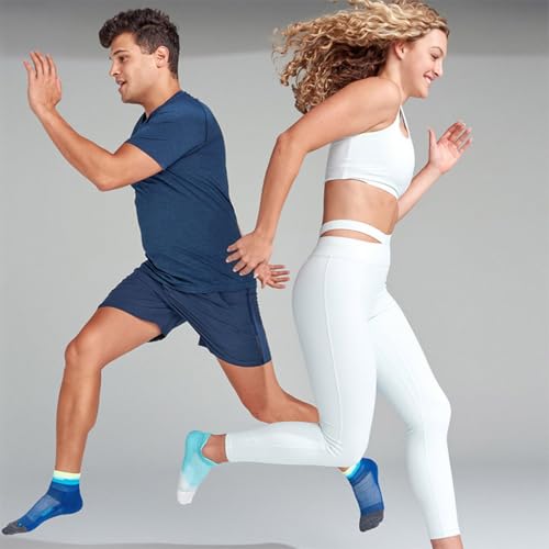 Image of Feetures Elite Light Cushion Quarter Solid - Sport Sock with Targeted Compression