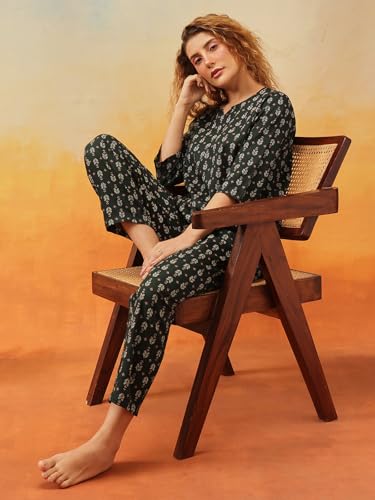 Image of Clovia Women's Rayon Printed Top & Pyjama Set