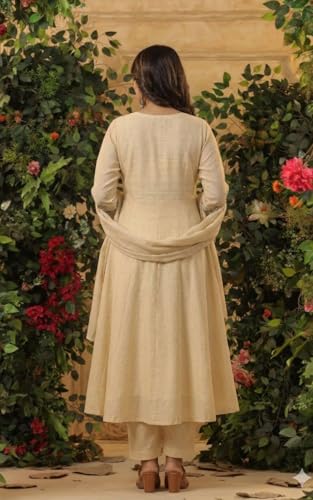 Robe indienne coupe droite pour dissimuler les rondeurs avec élégance