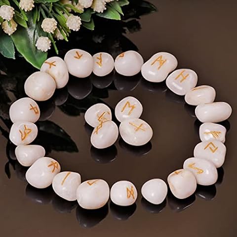 YATSKIA Weißer Achat Kristall Rune Stein Set Graviert Ältere Futhark Schriftzug Heilende Runen Edelstein Spirituelle Dekoration Gitter Trommelkristall Glück Geschenk 7 Chakra Baum des Lebens Anhänger Cover