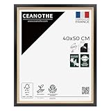 CHIC ET MODERNE : Cadre chic et moderne à la fois avec sa baguette Noir et Bois, le cadre pour photo 40x50 cm sublimera vos affiches et donnera du charme à votre intérieur. La collection est tendance, qualitatif et trouvera sa place n’importe où dans votre décoration. La baguette travaillée qui joue sur les couleurs et le design pour apporter style et profondeur à vos clichés.