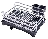 Il dispose de quatre pieds en caoutchouc pour protéger votre évier et votre plan de travail contre les éraflures et les rayures, et un support sur le côté pour les ustensiles et couverts.