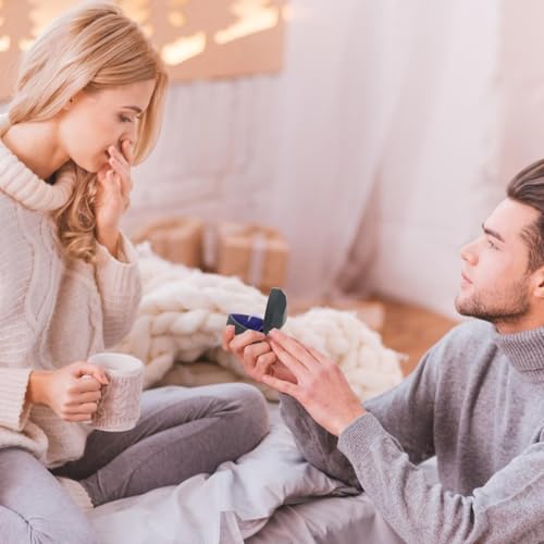 Fuitke Boîte à bijoux en velours avec lumière LED, en forme de cœur, éclairage automatique, boîte à bijoux en velours, support créatif de luxe pour fiançailles, demande en mariage, noir – vue 2
