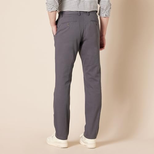 Amazon Essentials Herren Knitterfreie Flatfront-Chinohose in schmaler Passform, Dunkelgrau, 34W / 34L