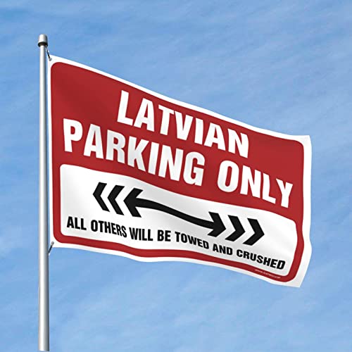 Drapeau letton drôle de parking pour masquer un mur vide avec humour