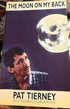 Paperback The moon on my back: Autobiography Book