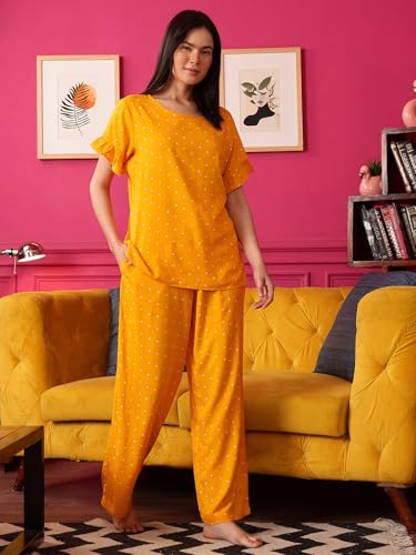 Image of Clovia Women's Rayon Printed Top & Pyjama Nightsuit Set