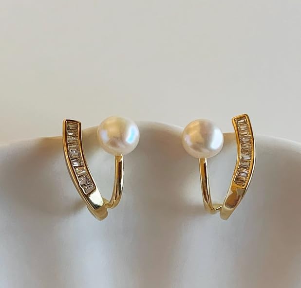 Golden V-shaped wavy zircon pearl earrings, fashionable and luxurious earrings