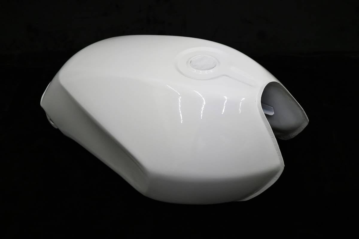 ＣＢＸ４００Ｆ　ＣＢＸ５５０Ｆ　タンク　白 CBX400F CBX550F タンク 白/ ホワイト NC07 PC04 外装 ガソリンタンク