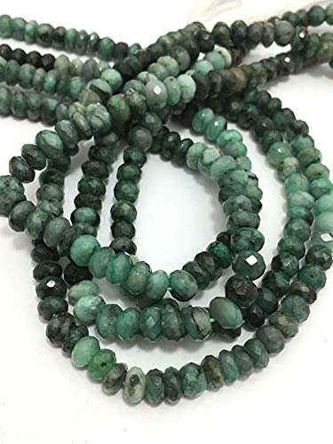 Collier émeraude 6mm perles facettées contre les bijoux ternes