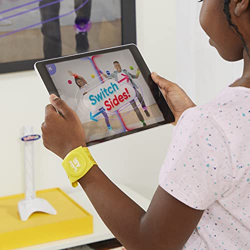 Hasbro Gaming Twister Air, appli de Jeu RA avec Bracelets de Poignets et de Chevilles, se Connecte aux Smartphones et Tablettes, Jeux Actifs pour Enfants et Adultes, dès 8 Ans