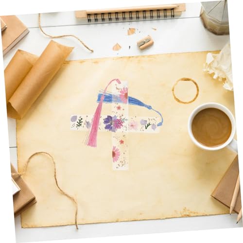 Marque-page résine transparent avec fleurs séchées roses et pompon