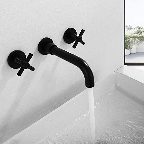 Robinet de lavabo pivotant à 360° pour optimiser l'espace de la vasque
