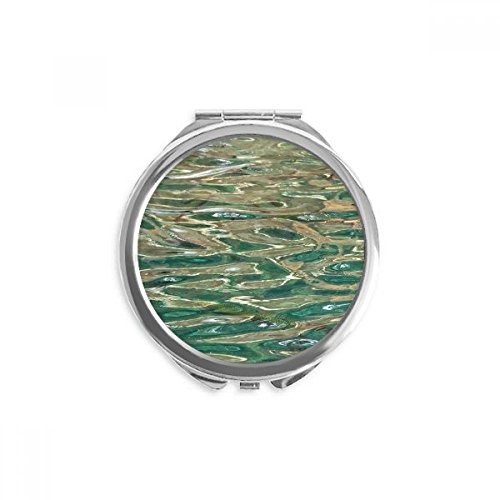 Espejo de bolsillo redondo de mano con estampado de agua azul y peces para maquillaje diario