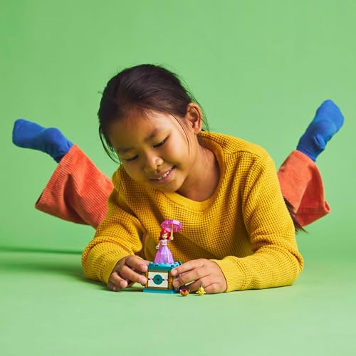 | Disney Princess Ariel Ballerina - Trottola Giocattolo con Mini Bambolina, Figura di Flounder e Accessori come un Diamante e una Chiave - Idea Regalo per Bambine da 5 Anni in su - 43259 - Lego - Immagine 9