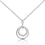 Verlobungsringe, Ewigkeitsringe, Solitär Diamantringe ... Diamant Schmuckstücke sind immer eine beliebte Wahl. Mehr als nur ihre Schönheit und Brillanz beweisen sie immerwährende Liebe und eine Bindung, die niemals aufbrechen wird.