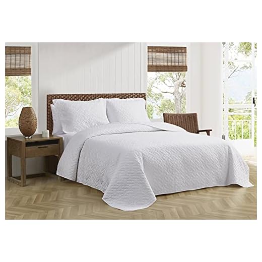 Tommy Bahama - King Quilt Set, Soft Bedding with Matching Shams, Lightweight Home Decor for All Seasons (Chevron White, King)