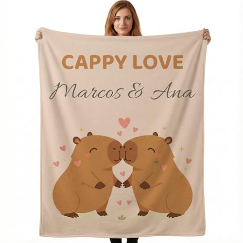 LolaPix Manta Personalizada con Nombre Novios. Manta Personalizable para San Valentín o Aniversario. Regalo San Valentin. Certificado Oeko-Tex. Manta Suave Parejas con 3 Tamaños a Elegir. CAPPY Love