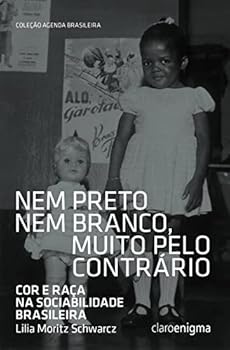 Paperback Nem Preto Nem Branco, Muito Pelo Contrario (Em Portugues do Brasil) [Portuguese_Brazilian] Book