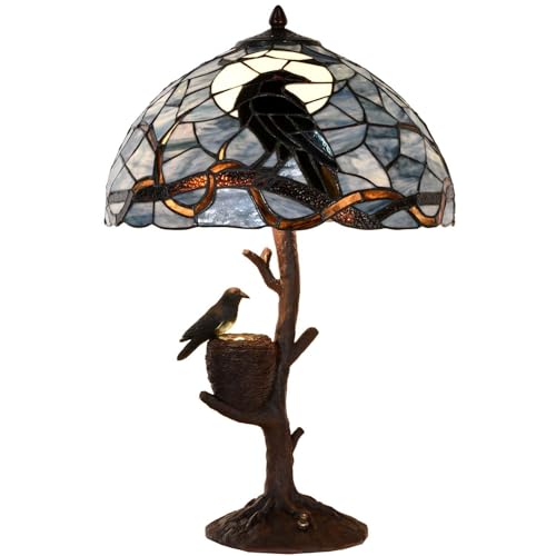 Bieye L30968 Lámpara de mesa estilo Tiffany para decoración del hogar (azul oscuro, 16 W x 24 H, anidada), diseño de cuervo posado en una rama desnuda en una noche de luna llena.