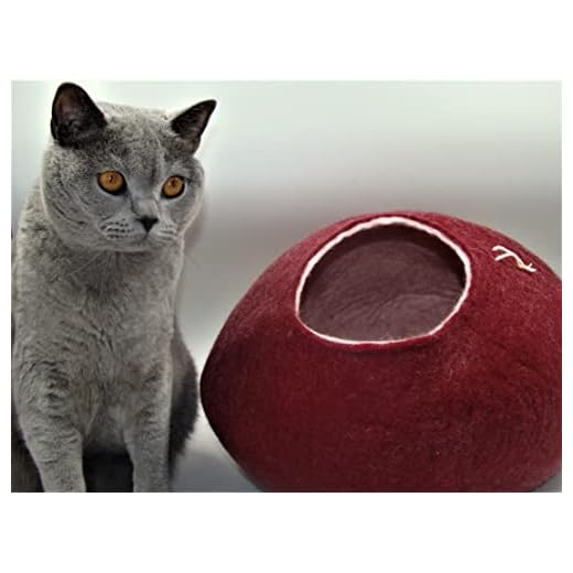 kivikis Kattunge, hus, säng, tupp, kokong handgjord av naturligt fårull, färg vinröd (L 6–8 kg/12–16 pounds)