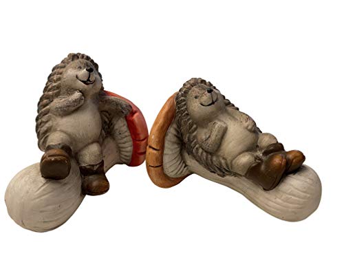 khevga Herbstdeko Igel auf Pilz – 2er Set Figuren aus Kunststein – niedliche Gartendeko Igel liegend – wetterfest – ca. 16 x 10 cm