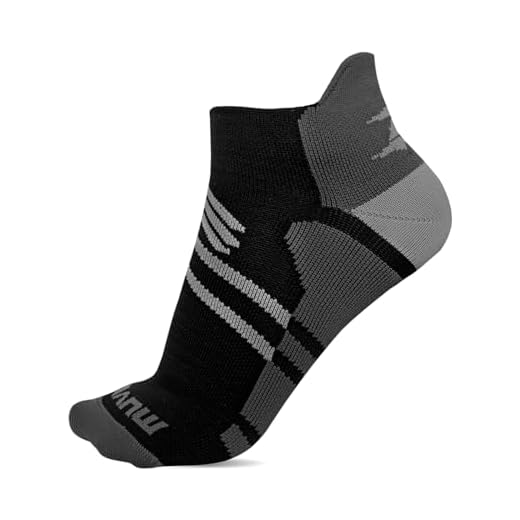 Muvin Meia de Compressão Cano Curto Arrow – Boa Respirabilidade – Protege Contra Bolhas – Unissex – Corrida – Caminhada – Ciclismo – Exercícios – Fitness – Esportes – Treinamento - Conforto - Preto - 40-43