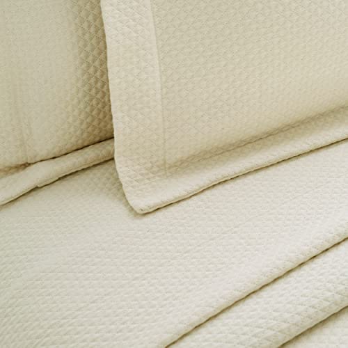 Image of BNM Oversized Solitaire Matelasse Cotton Bedspread, Jacquard Weave, Soft and Breathable, All-Season, Cozy and Lightweight, Perfect for Master or Guest Bedroom, Matching Pillow Shams, Ivory, King