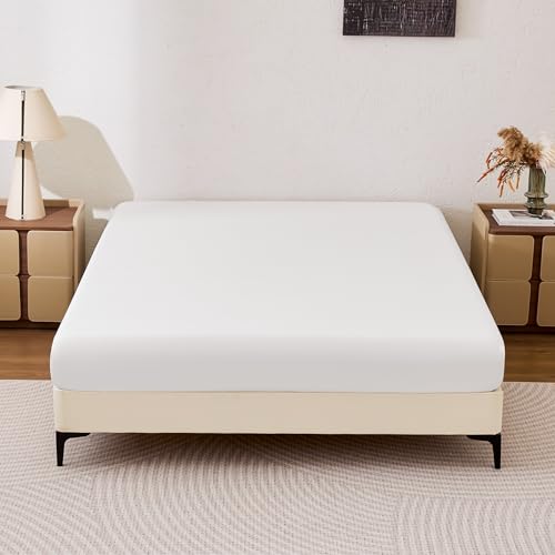 Amazon Basics Soft Fitted Sheet Lightweight Bottom Sheet 14-Inch Deep Pocket Durable and Long Lasting Easy Care King White Pack of 1