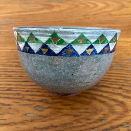 �󌩗^���O �����p���q �Ɨ΂̎O�p�`�͗l�̒��q