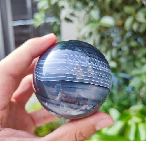 Sphère en agate noire pour harmoniser l'énergie de votre bureau Feng Shui