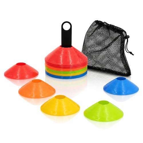 Markierungshütchen Set 50 Stück (Ø 19 cm) – Fußball Hütchen Set in 5 Farben inkl. Netz – Trainingshütchen für Fußball Training, Sport, Koordination & Agility – robuste Pylonen für Kinder & Erwachsene
