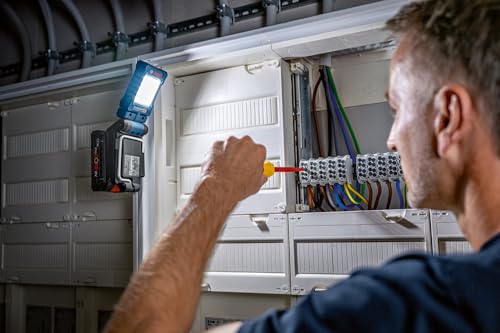 Bosch Professional 18V System Akku Leuchte GLI 18V-800 (mit 800 Lumen, 20 LEDs, Leuchtenkopf um 360° schwenkbar und um 180° neigbar)