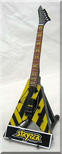 MICHAEL SWEET Guitare Miniature avec étiquette nom Vee STRYPER - Les Beatles, Paul McCartney, John Lennon, RIngo Starr, George Harrison MICHAEL SWEET Guitare Miniature avec étiquette nom Vee STRYPER – Image 3