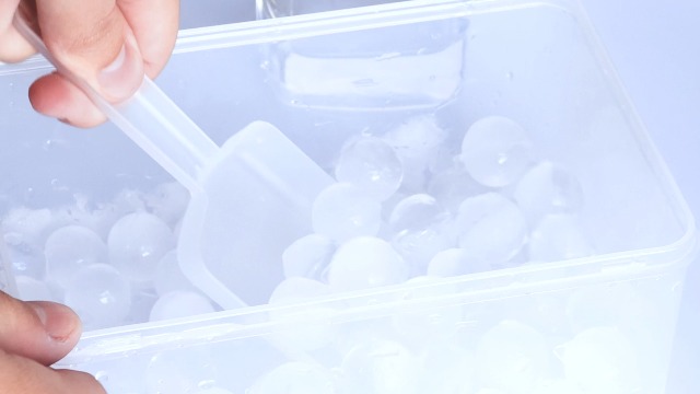 Molde para bolas de hielo redondas 3 unidades con bandeja miniatura 7
