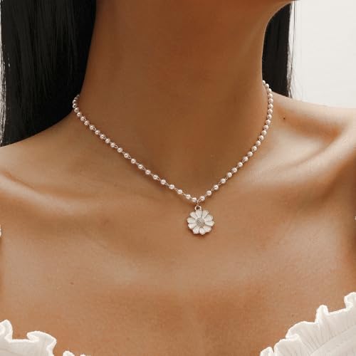 Collier de perles et fleur prezzie idéal pour offrir à une fille