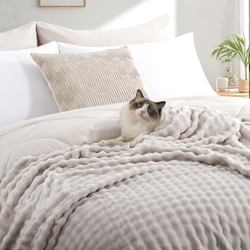 RUIKASI Bubble Decke Kuscheldecke Flauschig Beige - 150x200cm Sofadecke & Couchdecke aus Plüsch, Warme Fleece für Wohnzimmer Deko Blanket, Dicke Wohndecke