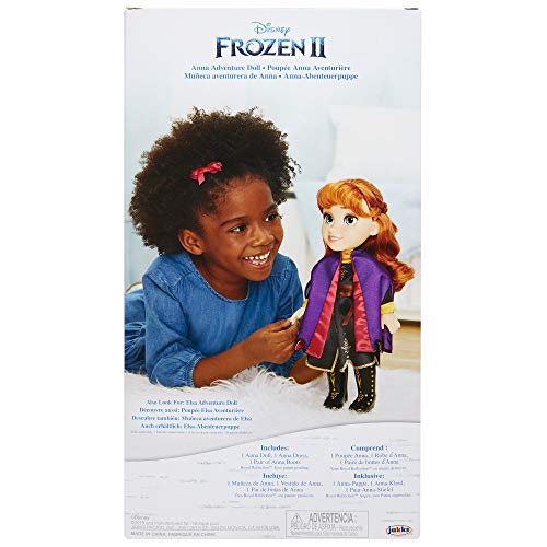 Disney Frozen 2 - Muñeca Anna de Viaje 38 cm con Capa de Viaje Violeta, Botas y un Precioso Peinado - Muñeca con Preciosos Detalles para Niñas con 3 Años +