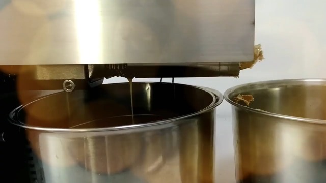 Amazon｜電動油絞り器 業務用搾油機 工業用 自動式油しぼり機 オイル