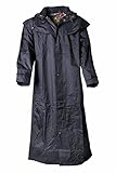 Unser Regenmantel, wie ihn nicht nur echte Stockman (australische Cowboys) tragen würden. Auch für Biker, Naturfreaks, Vampire, oder Gothic-Fans ein multifunktionelles Highlight. Das aufgesetzte Schultercape sorgt für den besonderen Touch. Absolut regendicht und mit angenehmen Baumwollstoff gefüttert.