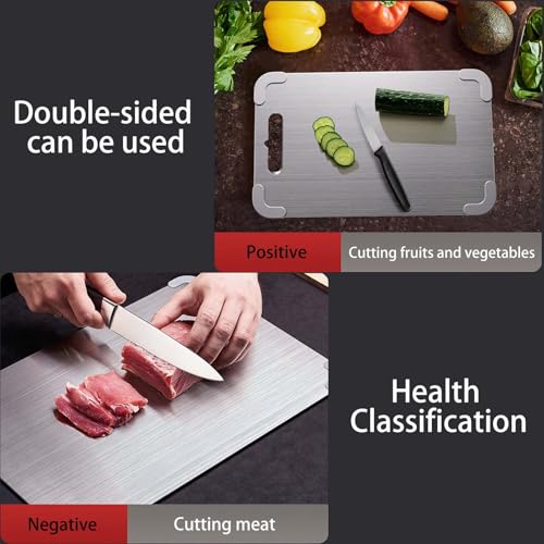 Tablas de corte de acero inoxidable para cocina, tabla de corte de titanio con protectores de esquina de silicona y pies antideslizantes para cortar carne, frutas y verduras en casa (34,0 cm x 23,0 cm) miniatura 4